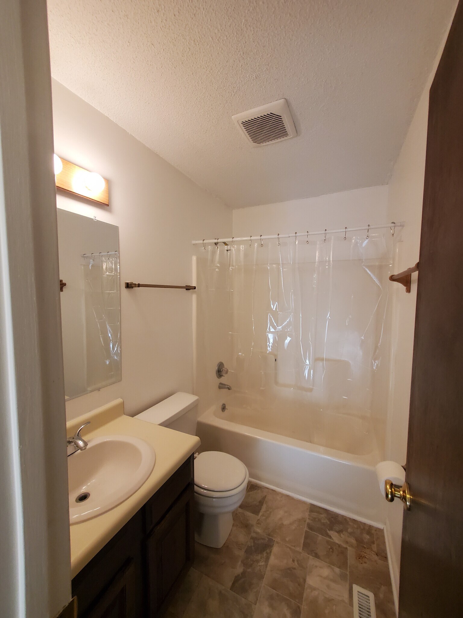 Building Photo - 3 Baytree Ct