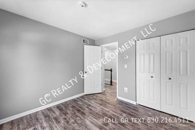 Building Photo - 590 Golfers Ln
