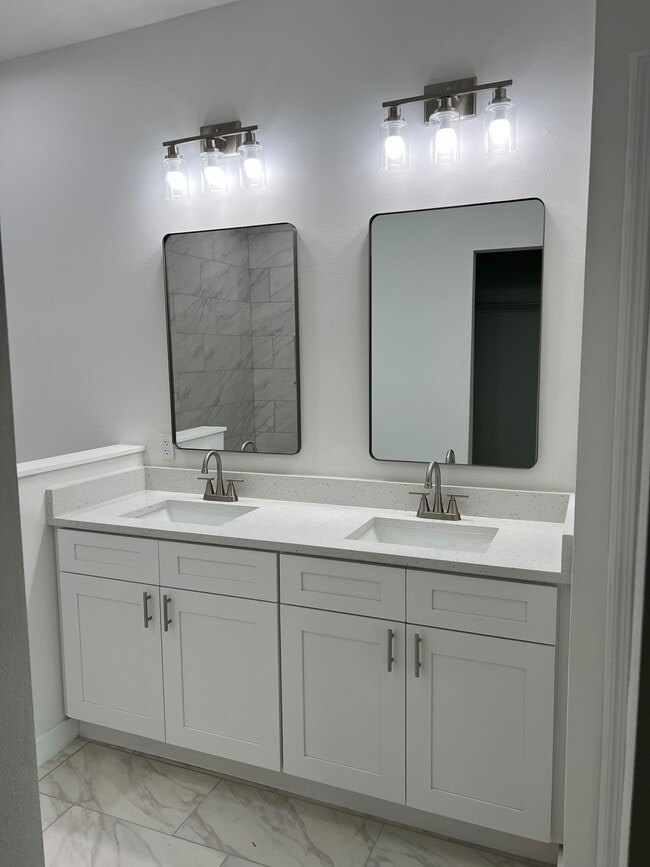 Building Photo - 691 San Filippo Dr SE