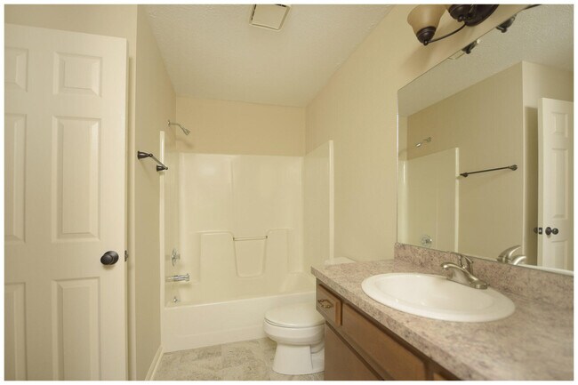 Building Photo - 107 Oakmont Ln