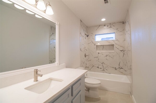 Building Photo - 13111 Campos Dr