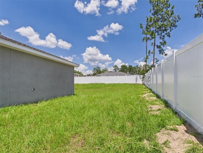 Building Photo - 13215 SW 77th Ave