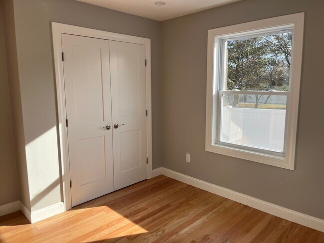 Building Photo - 14 Cherry Rd