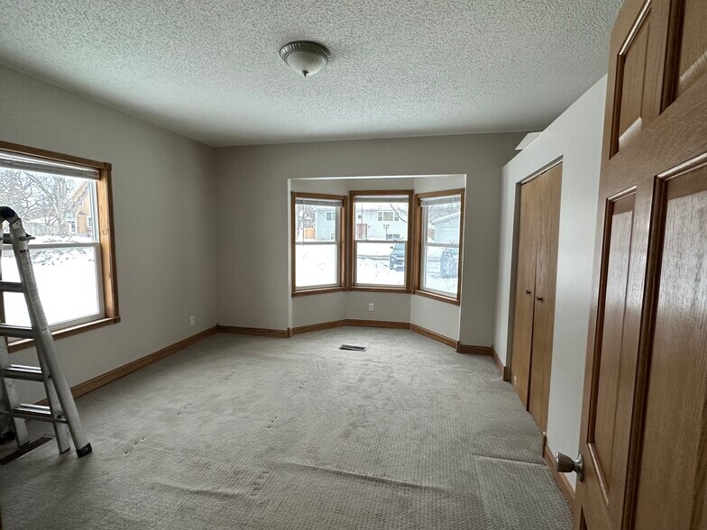 Building Photo - 465 3rd Ave