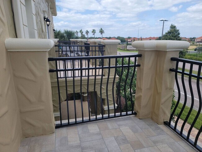 Building Photo - 4/2.5 TOWNHOME VILLA in Waterstone-Davenpo...