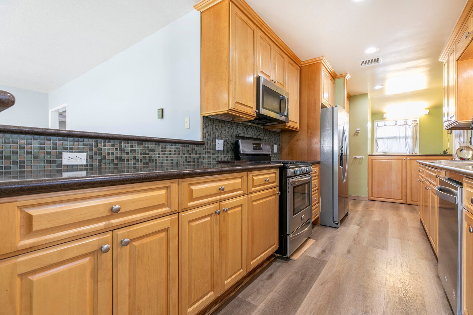 Building Photo - 10430 Langdon Ave