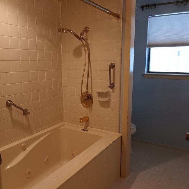 Building Photo - 5837 Northgap Dr