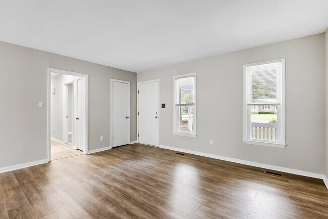 Building Photo - 118 Randall Ln
