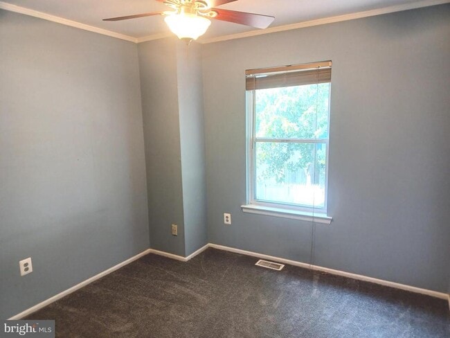 Building Photo - 403 Roberts Ln