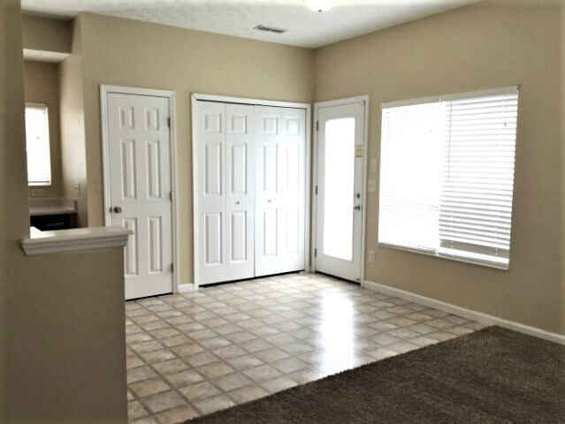 Building Photo - 1115 Sunset Dr