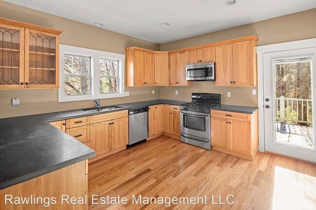 Building Photo - 3 br, 2.5 bath House - 34 Pinecroft Road