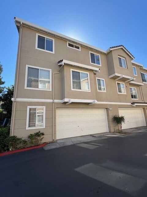Building Photo - 6018 Condor St