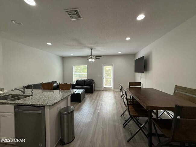 Building Photo - 7578 Shadow Lake Dr