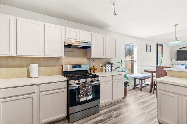 Building Photo - 615 Ashlen Dr