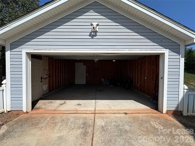 Building Photo - 732 Inwood Hill Dr