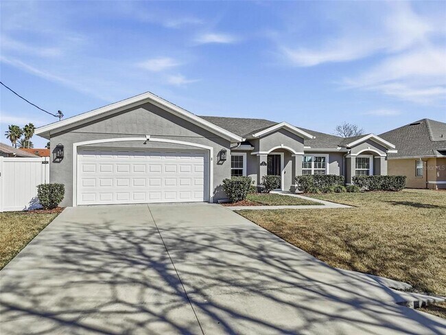 Building Photo - 8 Creek Ct