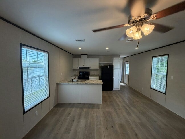 Building Photo - 131 Lakeside Garden Cir