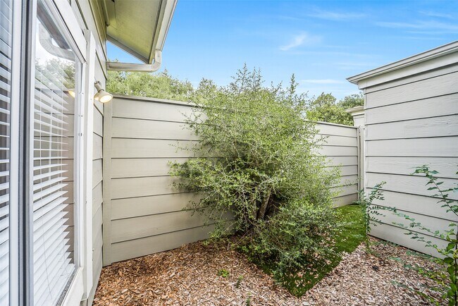 Building Photo - 12980 Greenway Chase Ct