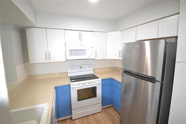 Building Photo - 3399 Mermoor Dr