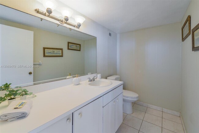 Building Photo - 5601 Collins Ave