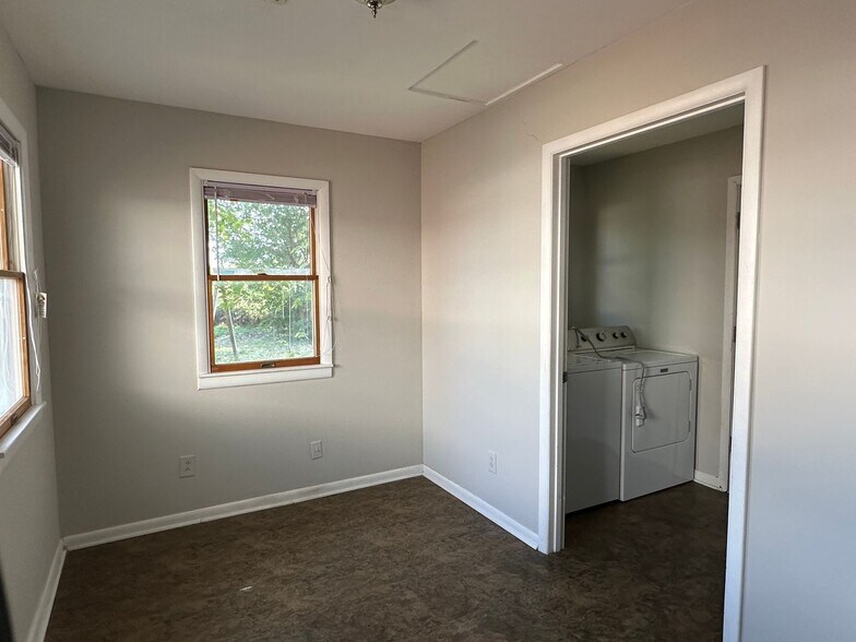 Building Photo - 500 Alexander Dr