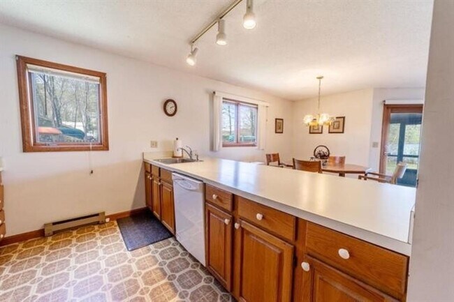 Building Photo - 15 Manor Estates Dr