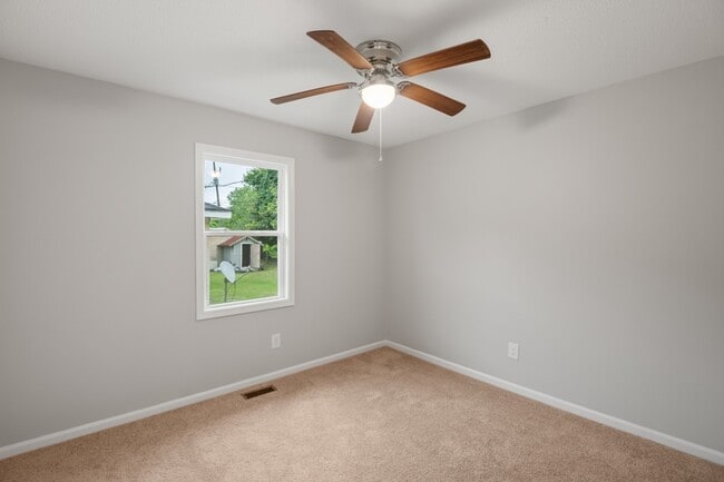 Building Photo - 102 Burdock Cir