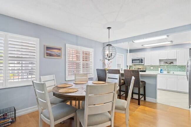 Building Photo - 2424 NE 9th St