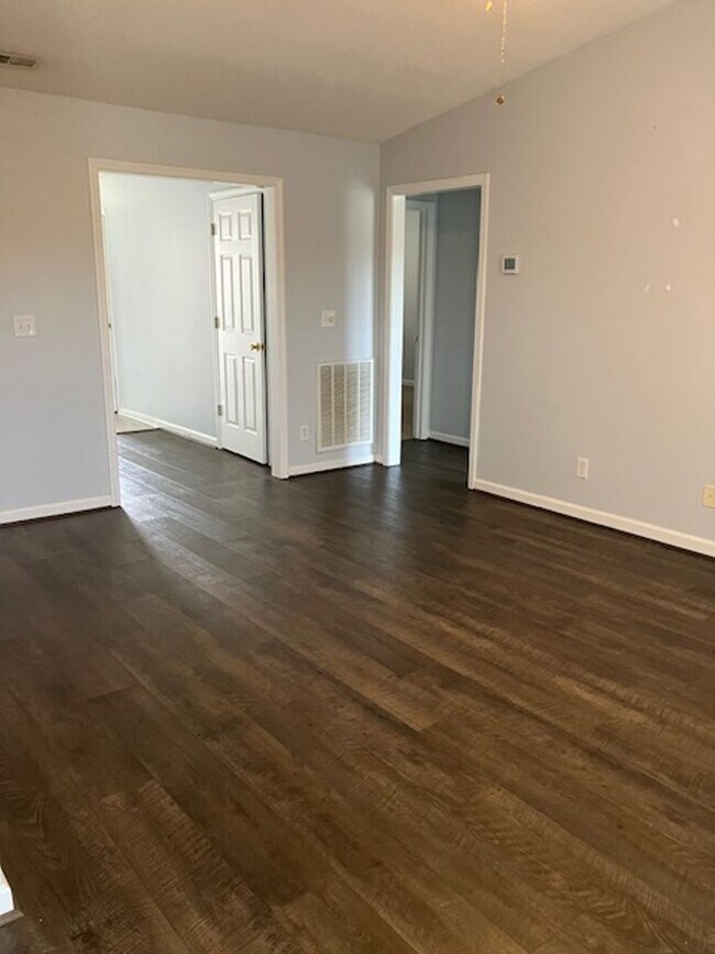 Building Photo - 904 Litchfield Way