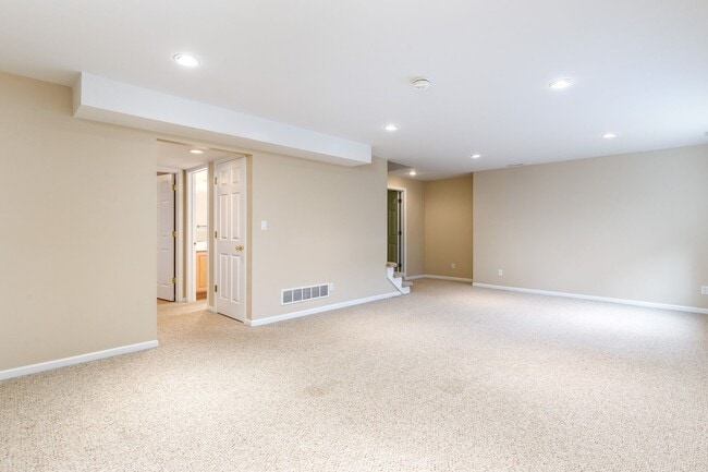 Building Photo - 2620 Camden Dr