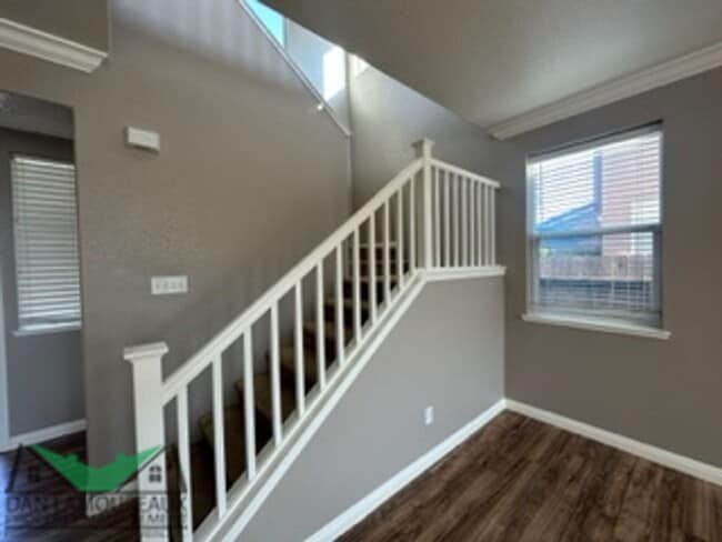 Building Photo - 1826 Lowe Dr