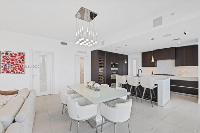 Building Photo - 2200 N Ocean Blvd