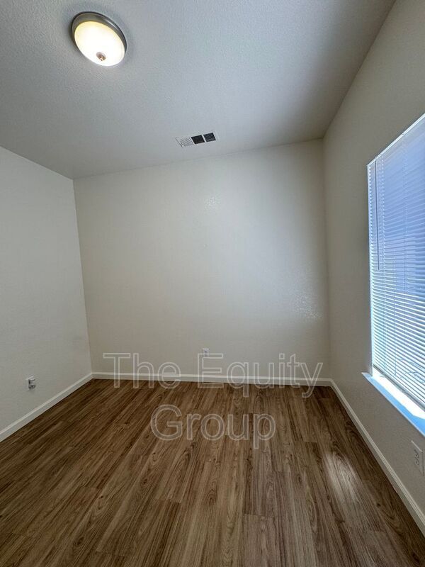 Building Photo - 2930 S Sallee St