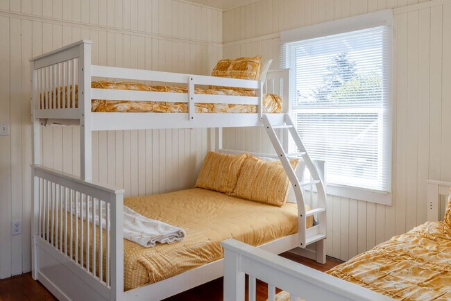 Building Photo - 640 S Columbia St