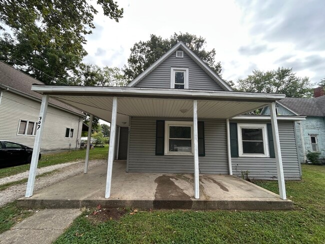 Primary Photo - 707 Florida St