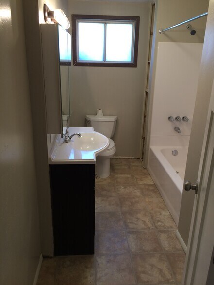 Building Photo - 245 W 500 N