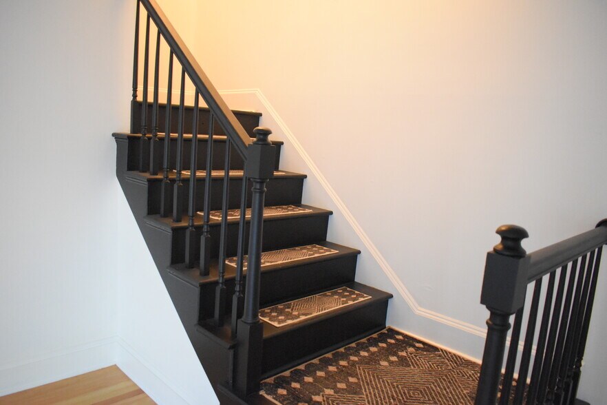 Building Photo - 2720 Oleander Dr