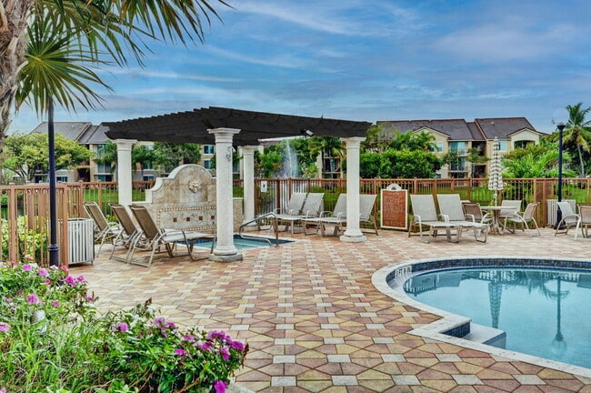 Building Photo - 1002 Villa Cir