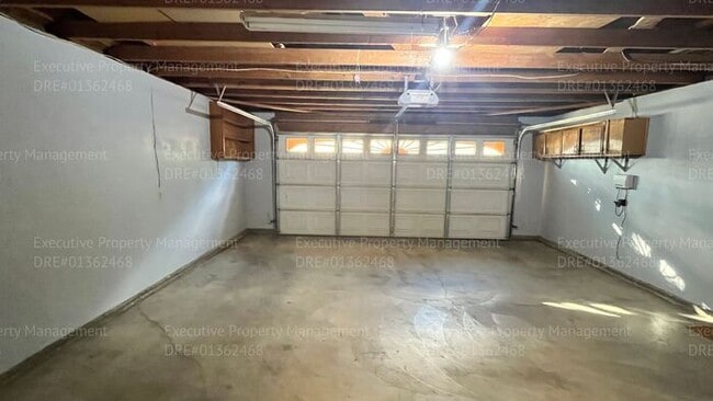 Building Photo - 3 bedroom/ 2 bathroom home located near Old River Rd/ White Ln