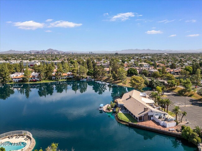 Building Photo - 5200 S Lakeshore Dr