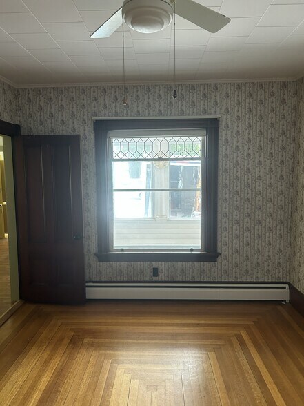 Building Photo - 472 Marlboro St