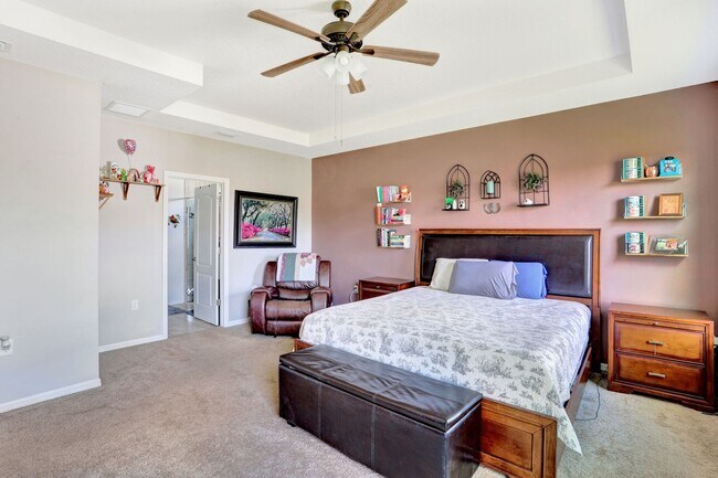 Building Photo - Gorgeous 4/3 in Newberry Corners