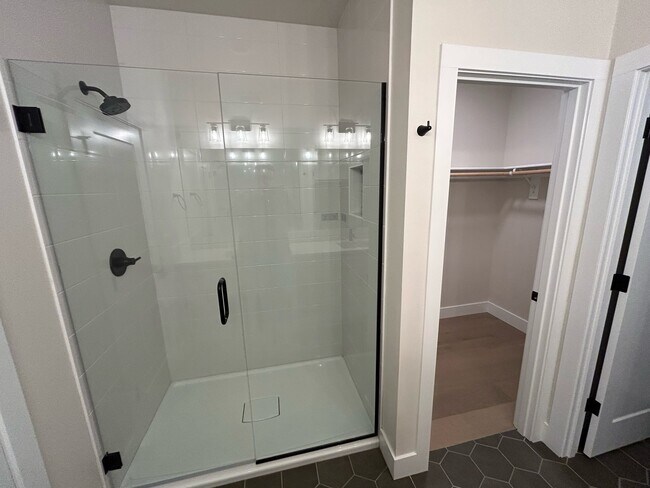 Building Photo - 20211 Glen Vista Rd