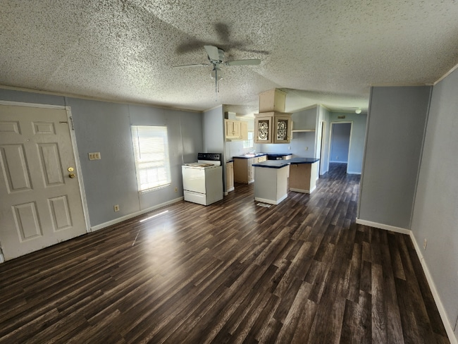 Building Photo - 2046 Sens Rd