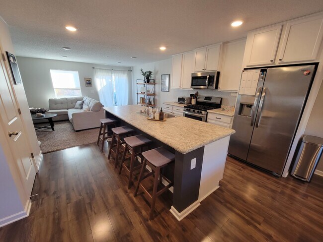 Building Photo - Furnished- Short term lease - Townhome in ...