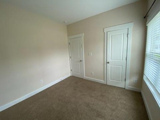 Building Photo - 3 Bed, 2 Bath unfurnished home with Bonus room in Escoba Bay!