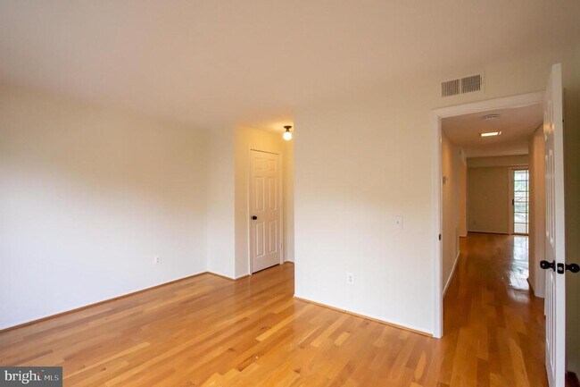 Building Photo - 120 Fort Evans Rd SE
