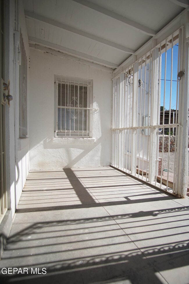 Building Photo - 4424 Cambridge Ave