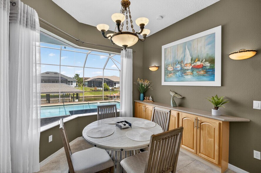 Building Photo - 8 Collinson Ct