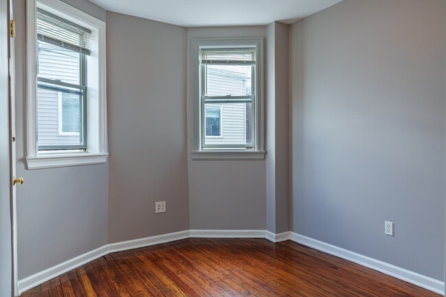 Building Photo - 2523 S Rosewood St